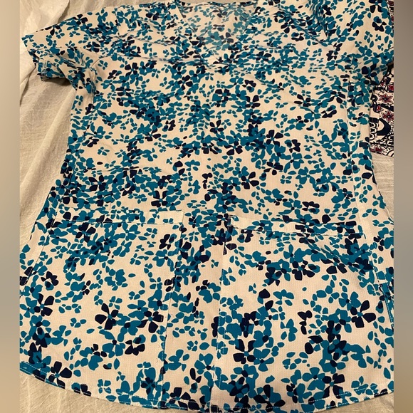 Two snug fitting scrub tops - Picture 4 of 5